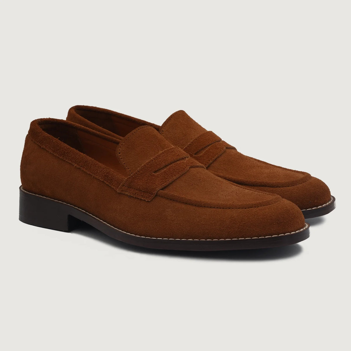 Baxton Brun Suede Læderloafers til Mænd For Men in Brown Goatskin Suede - Sidevisning | Køb online