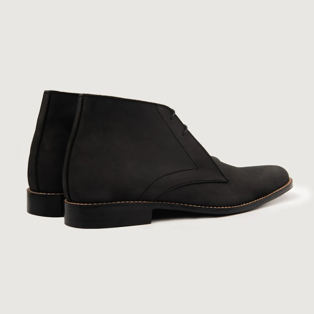 Corry Chukka Sort Nubuck Læderstøvler til Mænd For Men - Forstærket hælkappe og præcise dobbeltsyninger