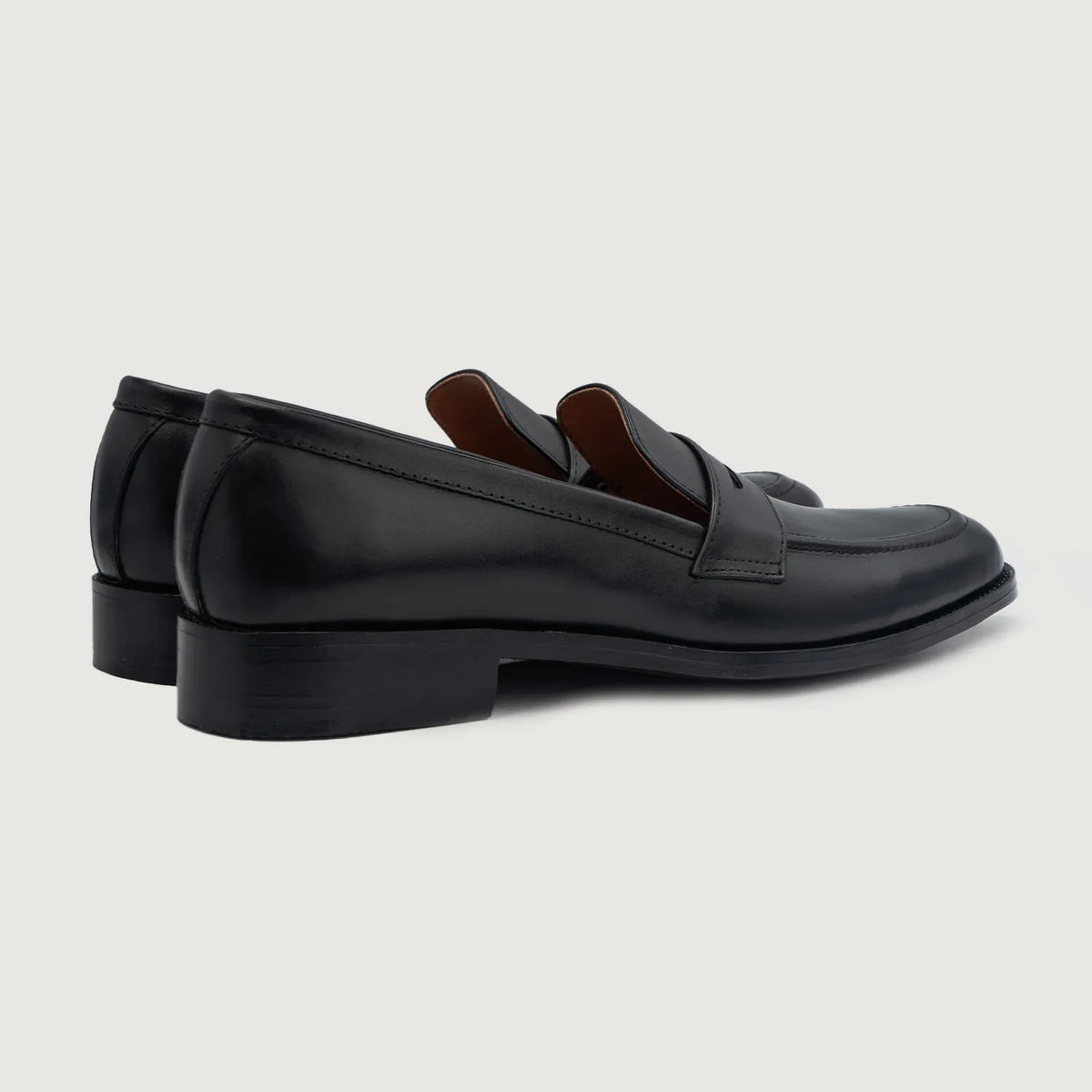 High-Traction Rubber Outsole & Lug Tread Pattern on Baxton Sort Læderloafers til Mænd For Men