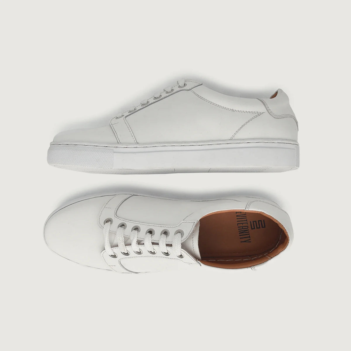 High-Traction Rubber Outsole & Lug Tread Pattern on Carter Runn White Lædersneakers til Mænd For Men