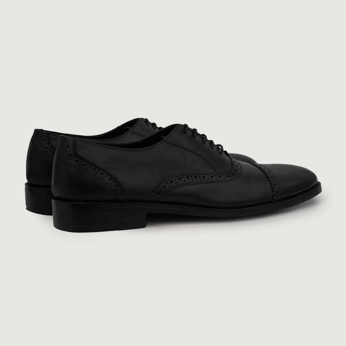High-Traction Rubber Outsole & Lug Tread Pattern on Greyson Brogues Oxford Sort Lædersko til Mænd For Men