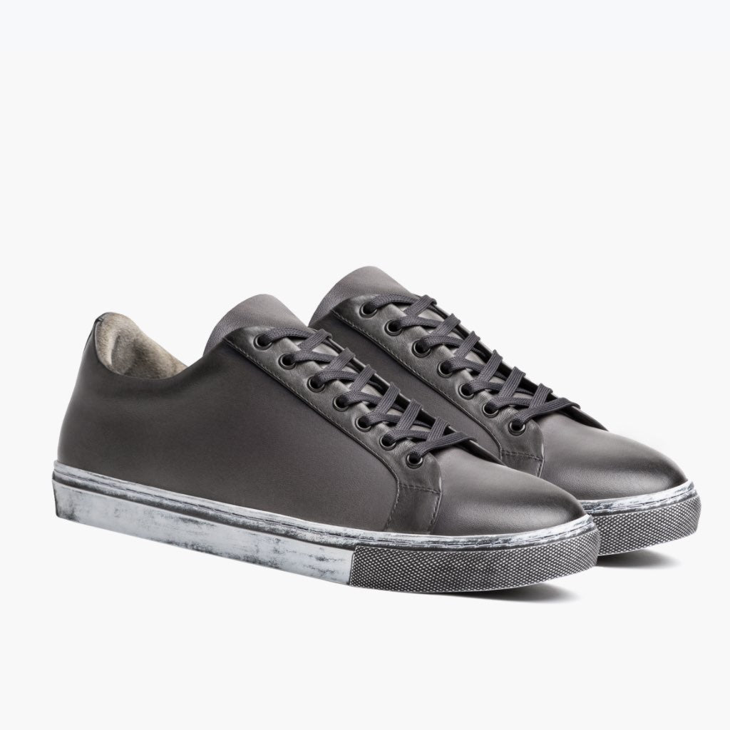 Premier Low Top Distressed Grey Lædersneakers til Mænd For Men in Grey Full-Grain Leather - Sidevisning | Køb online