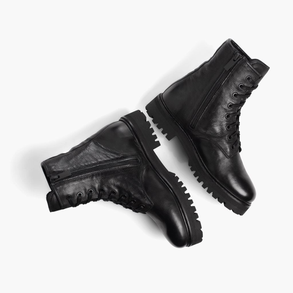 High-Traction Rubber Outsole & Lug Tread Pattern on Combat Sort Læderstøvler til Damer