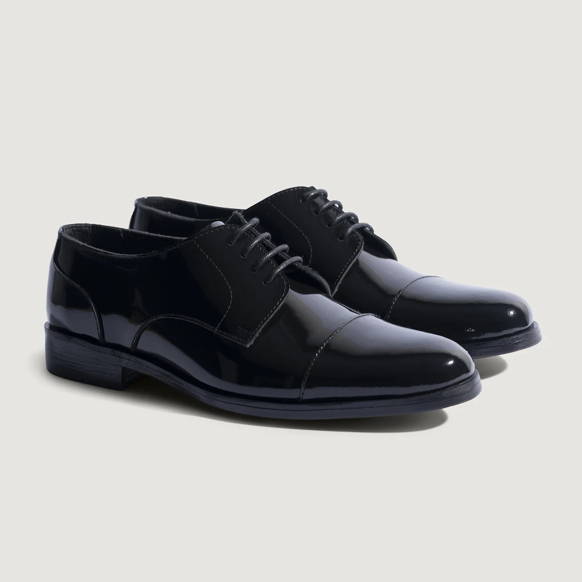 Attorney Derby Sort Lædersko til Mænd For Men in Patent Black Full-Grain Leather - Sidevisning | Køb online