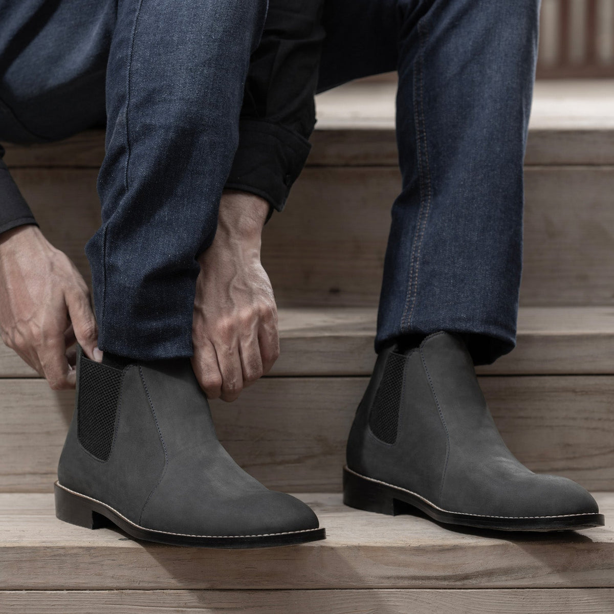 High-Traction Rubber Outsole & Lug Tread Pattern on Clarkson Chelsea Grey Nubuck Læderstøvler - StudGuard til Mænd