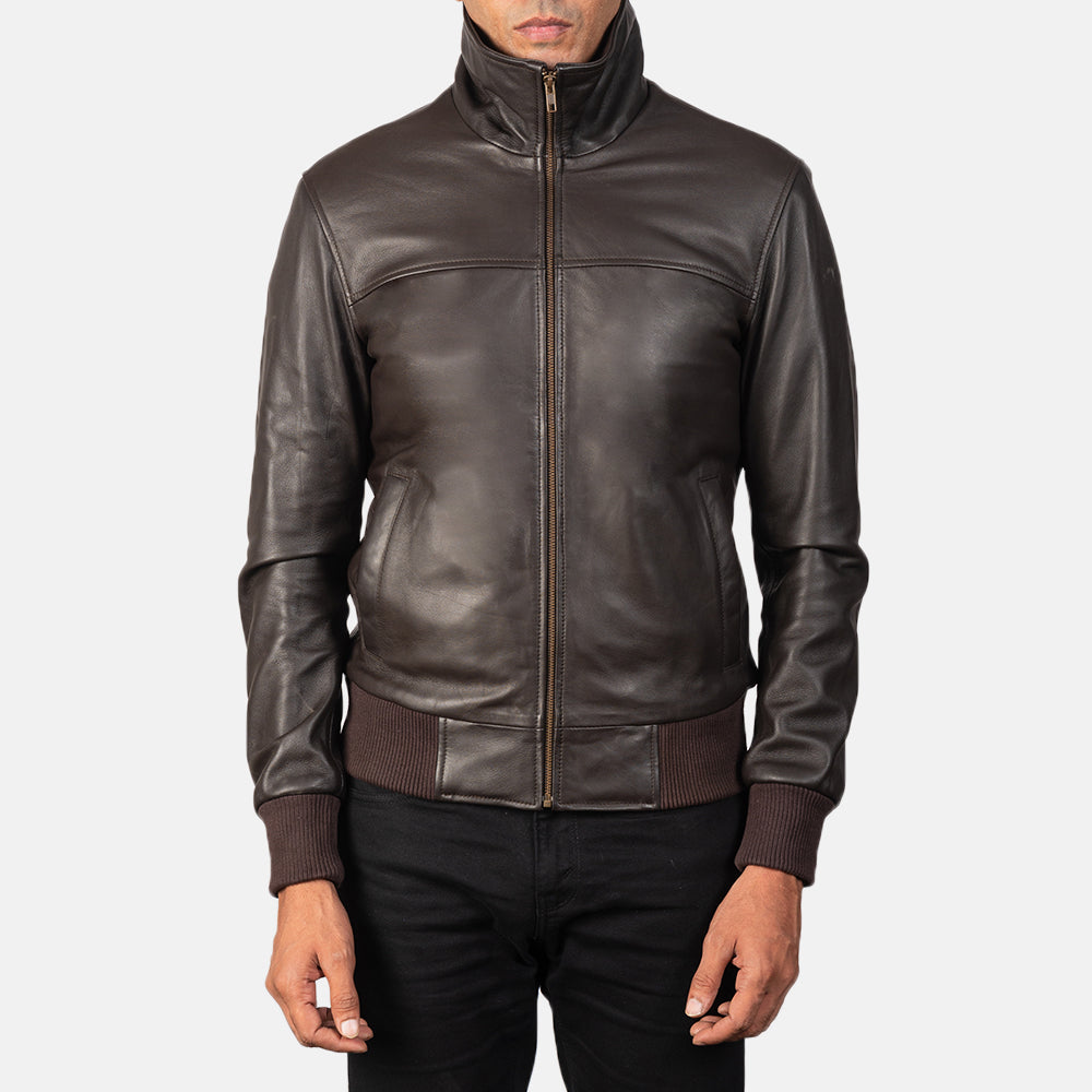 
Air Rolf Mocha Brown Leather Bomber Jacket - Sideprofil med ergonomisk ærmesnit