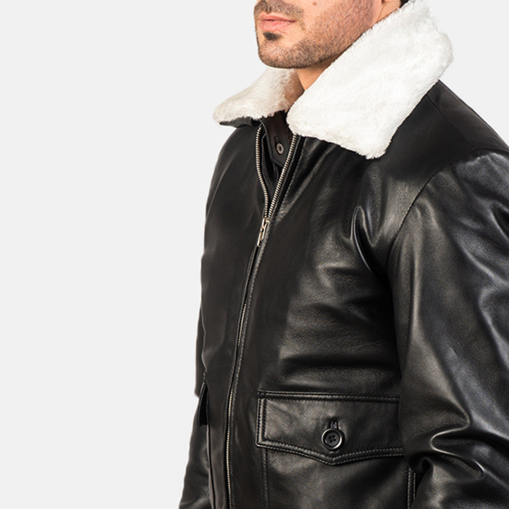 
Indvendig visning Showing Quilted Viscose Lining & To funktionelle inderlommer