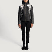 Close-Up Detail of High Neck &amp; Zipper Hardware on Women's Alia Metallic Sort Læder Bikerjakke til Kvinder