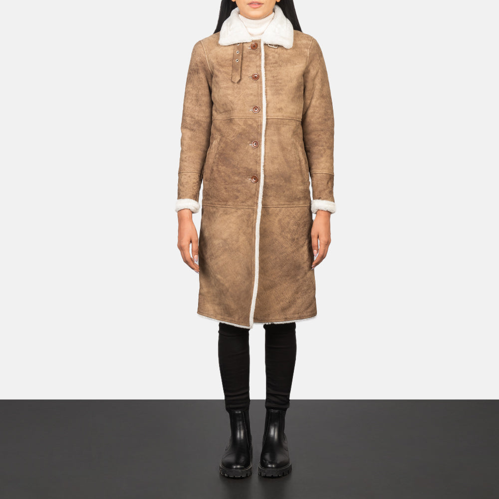Women's Alina Shearling Brun Leather Coat til Kvinder - Lateral Side Profile View Showing Sleeve Cut &amp; Athletic Taper Fit