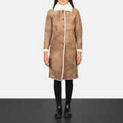 Women's Alina Shearling Brun Leather Coat til Kvinder - Lateral Side Profile View Showing Sleeve Cut &amp; Athletic Taper Fit