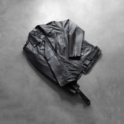 
Håndværksmæssig kantdetalje på Allaric Alley Black Leather Biker Jacket