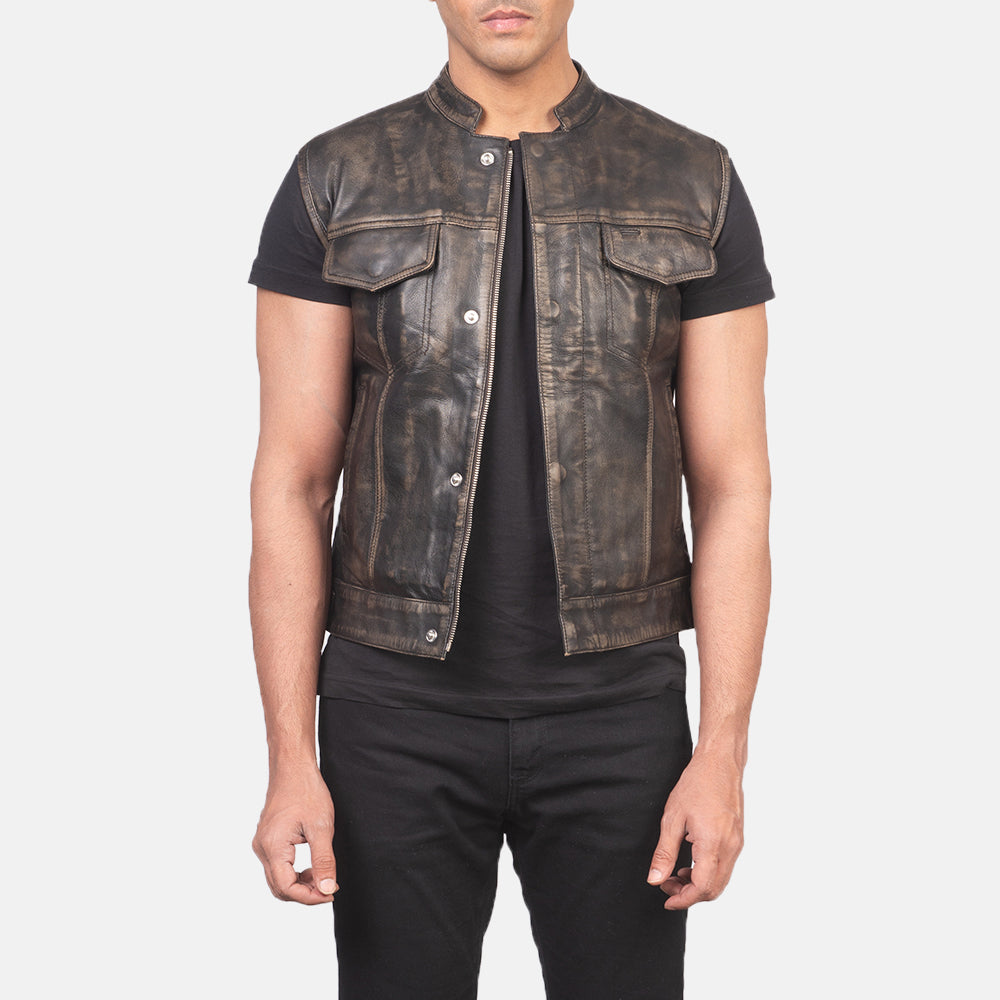 
Atlas Moto Distressed Brun Lædervest til Mænd in Distressed Brown Sheepskin Leather - Forfra med skræddersyet silhuet | Køb online