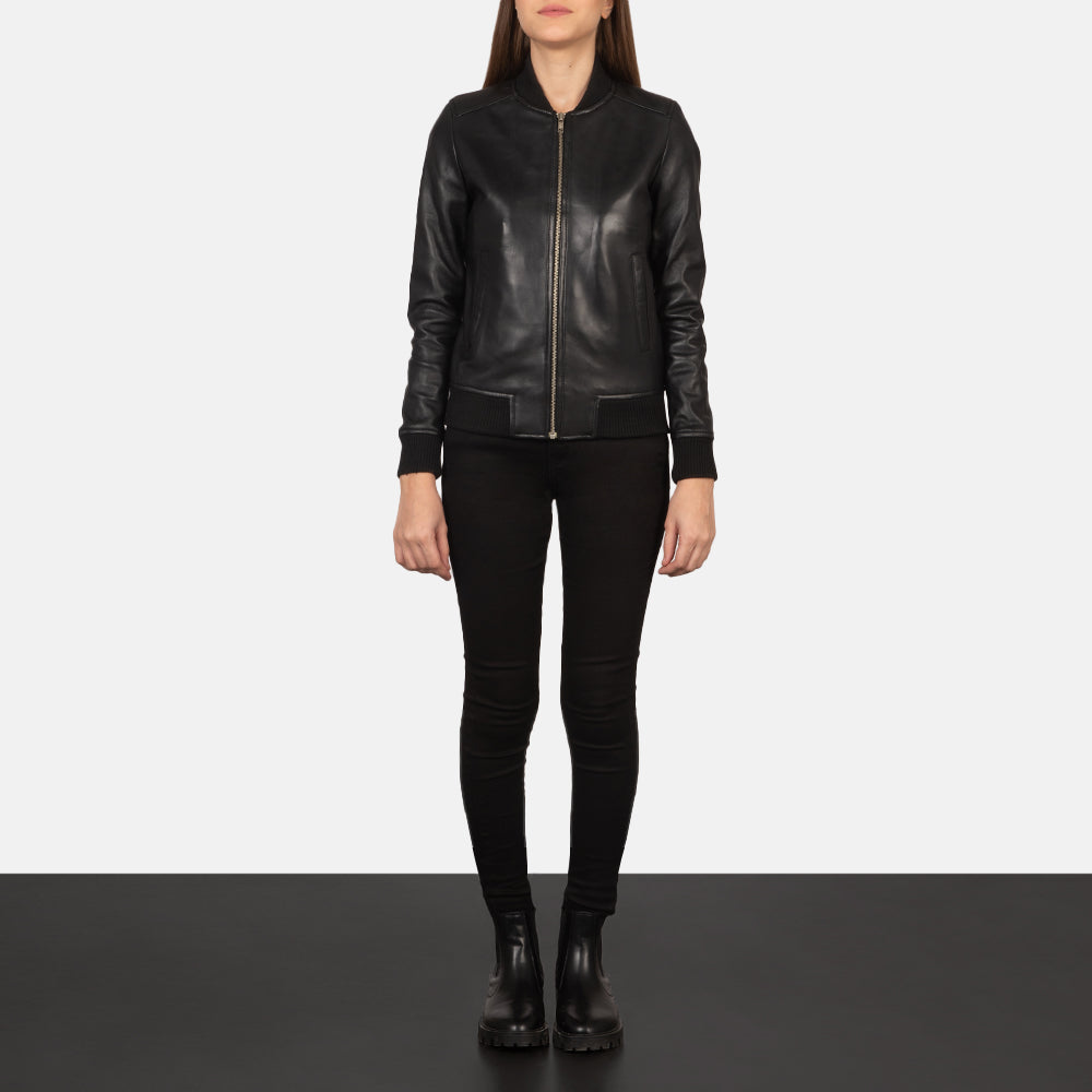 Women's Bliss Sort Læder Bomberjakke til Kvinder - Lateral Side Profile View Showing Sleeve Cut &amp; Athletic Taper Fit