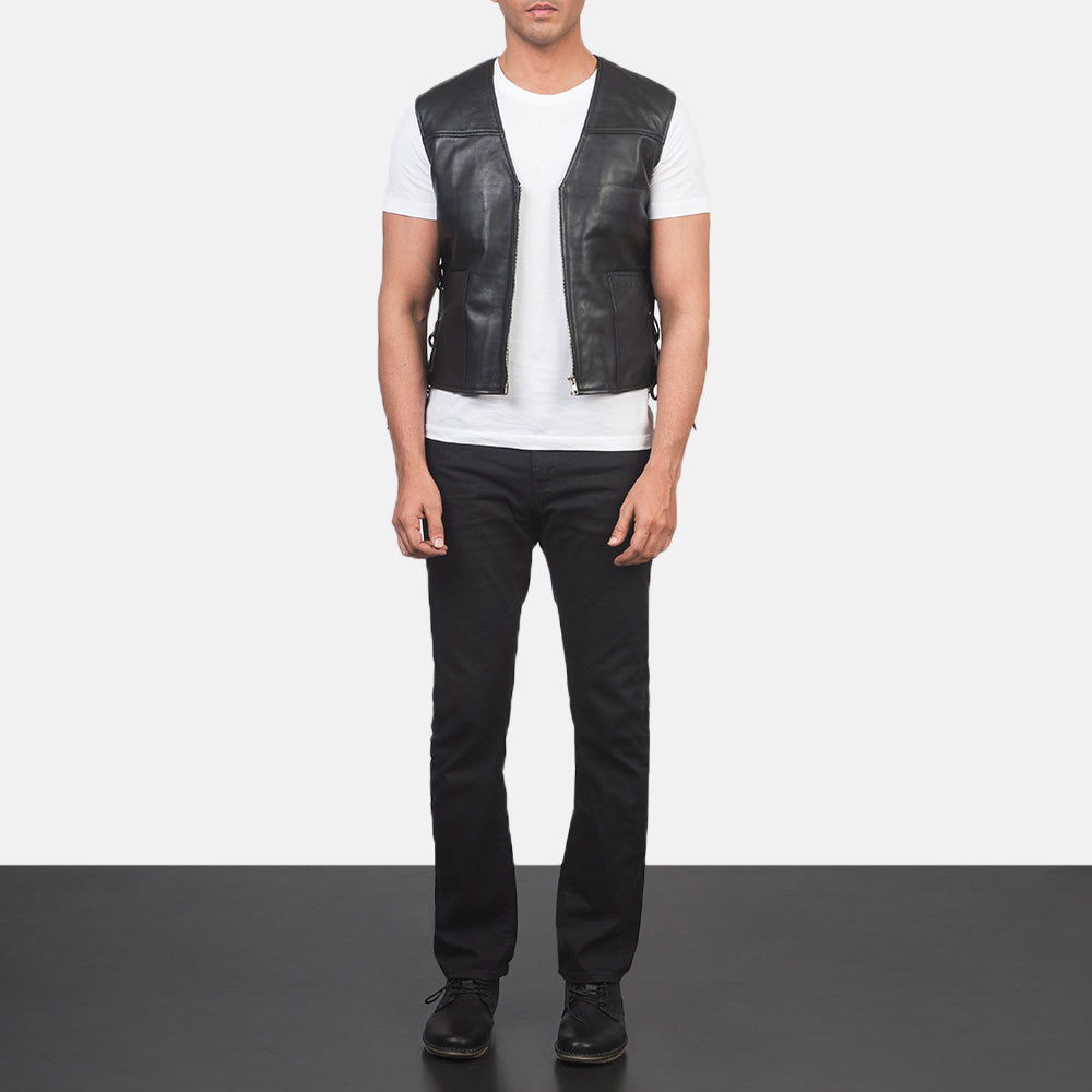 Men's Brandon Sort Leather Vest til Mænd - Lateral Side Profile View Showing Sleeve Cut &amp; Athletic Taper Fit