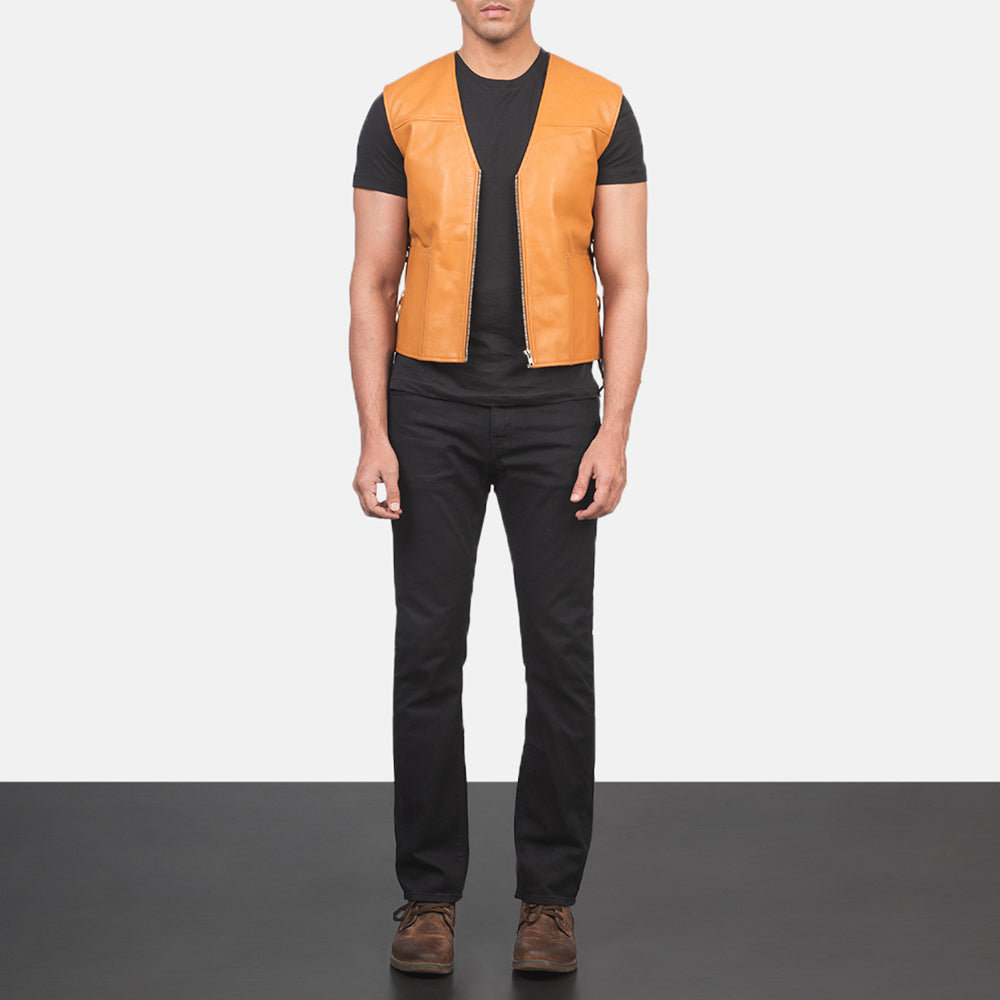 Men's Brandon Lys brun Brun Leather Vest til Mænd - Lateral Side Profile View Showing Sleeve Cut &amp; Athletic Taper Fit