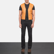 Men's Brandon Lys brun Brun Leather Vest til Mænd - Lateral Side Profile View Showing Sleeve Cut &amp; Athletic Taper Fit
