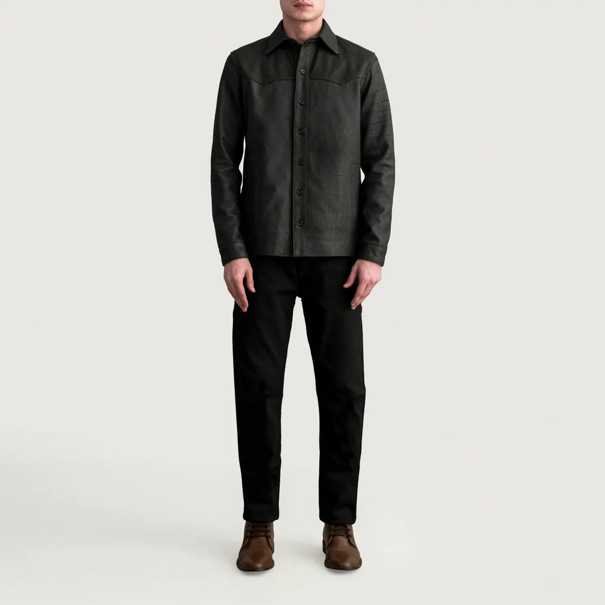 Close-Up Detail of Shirt &amp; Buttons Hardware on Bronco Tumbled Brun Leather Shirt til Mænd