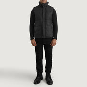 Bryan Sort Puffer Vest til Mænd - Lateral Side Profile View Showing Sleeve Cut &amp; Athletic Taper Fit