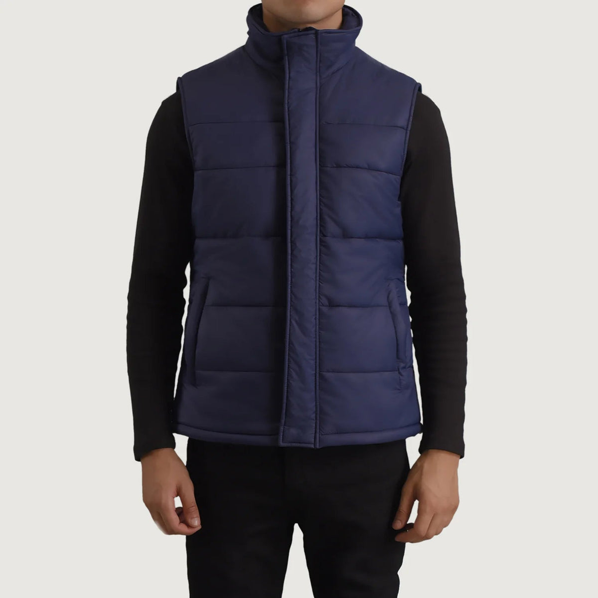 Close-Up Detail of Classic Collar &amp; Zipper With Placket Hardware on Bryan Blue Puffer Vest til Mænd