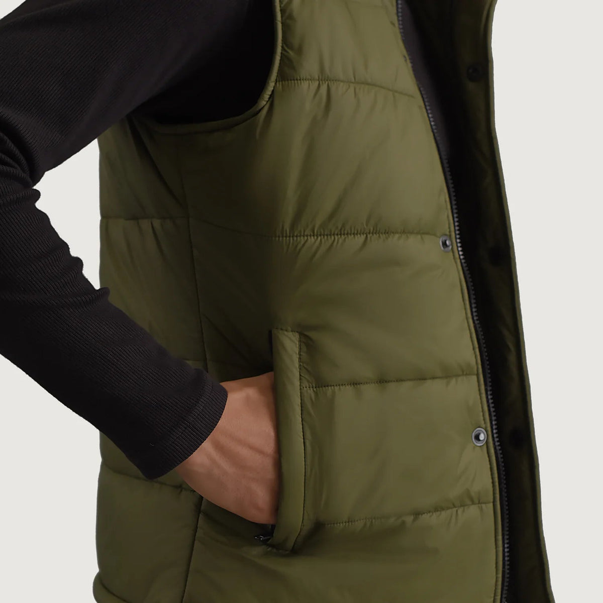 
Indvendig visning Showing Quilted Viscose Lining & To funktionelle inderlommer