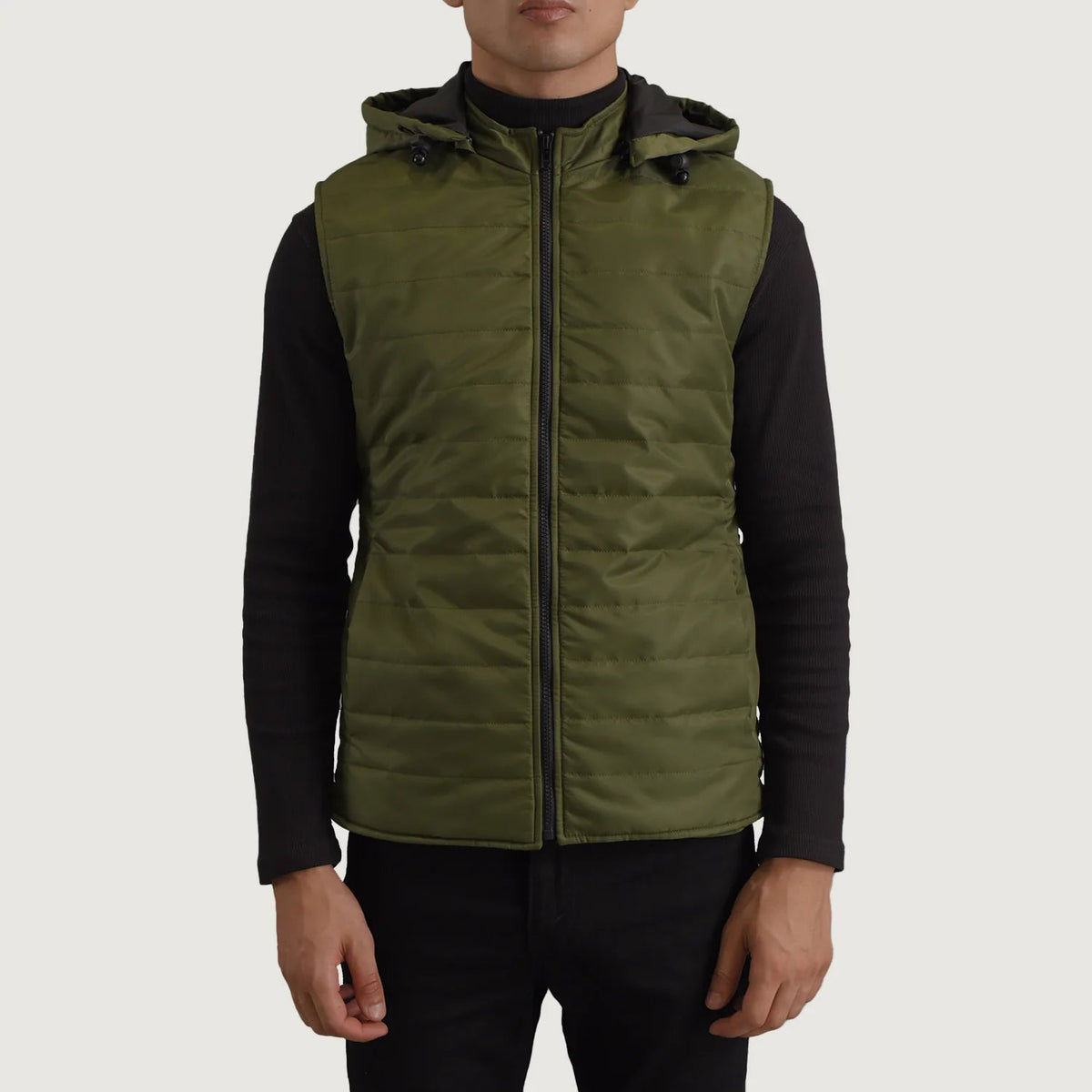 
Nærbillede of Classic Collar & Zipper Hardware on Carlo Grøn Vatteret vest med hætte til Mænd