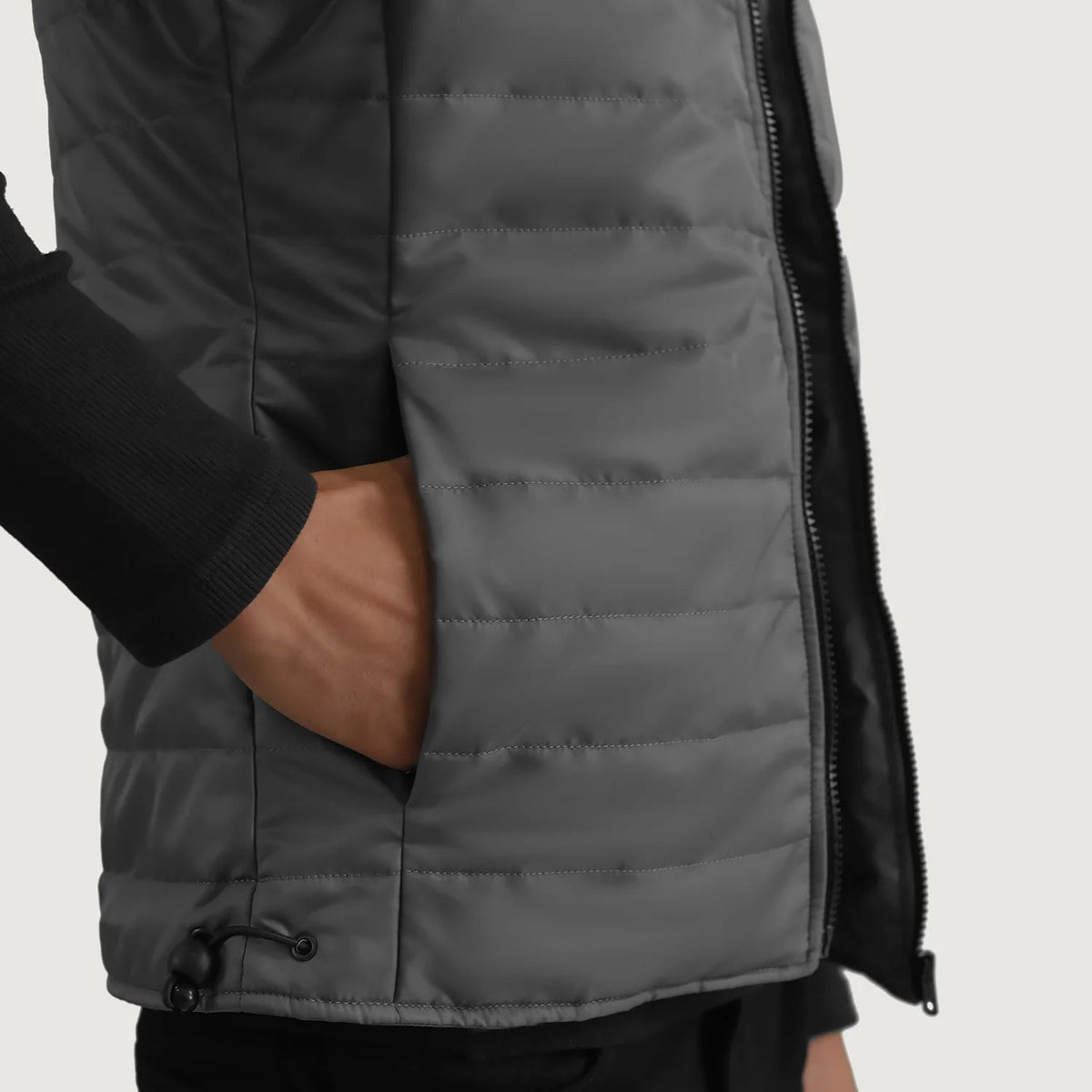 
Indvendig visning Showing Quilted Viscose Lining & To funktionelle inderlommer