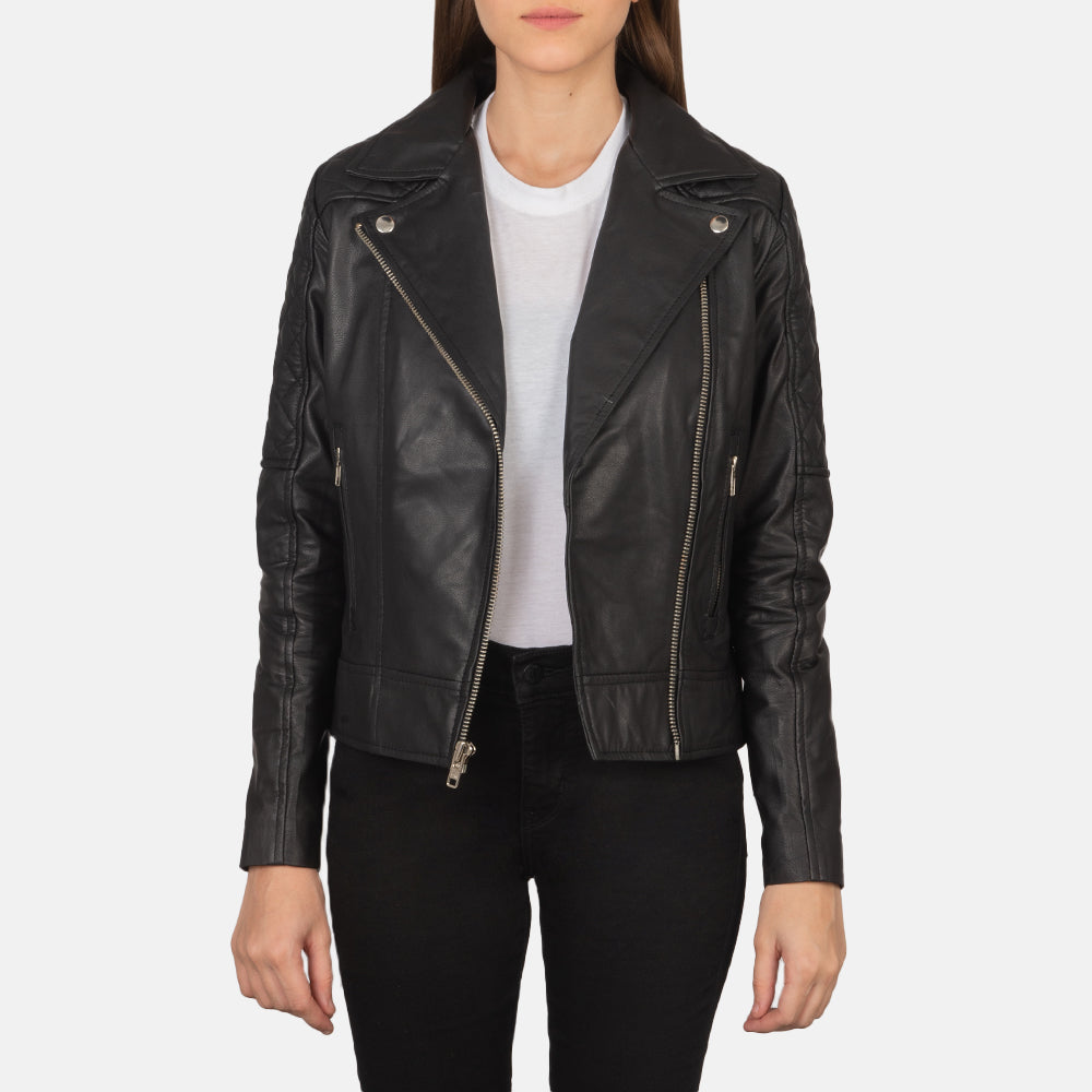 
Carolyn Quilted Black Biker Jacket in Black Goatskin Leather - Forfra med skræddersyet silhuet | Køb online