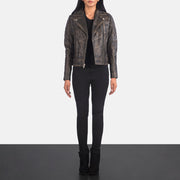 
Carolyn Quilted Distressed Brown Biker Jacket - Sideprofil med ergonomisk ærmesnit
