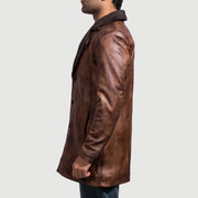 
Nærbillede of Notch & Button Hardware on Cinnamon Distressed Leather Fur Læderfrakke til Mænd