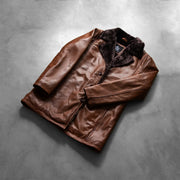
Open Hem & Hem Craftsmanship Construction Detail on Cinnamon Distressed Leather Fur Læderfrakke til Mænd