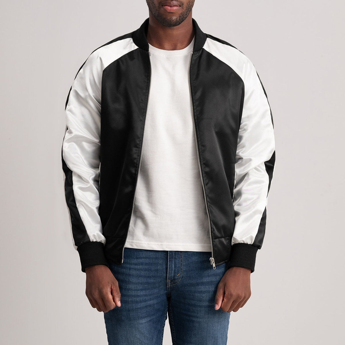 Clarke Sort Varsity Læderjakke til Mænd - Lateral Side Profile View Showing Sleeve Cut &amp; Athletic Taper Fit