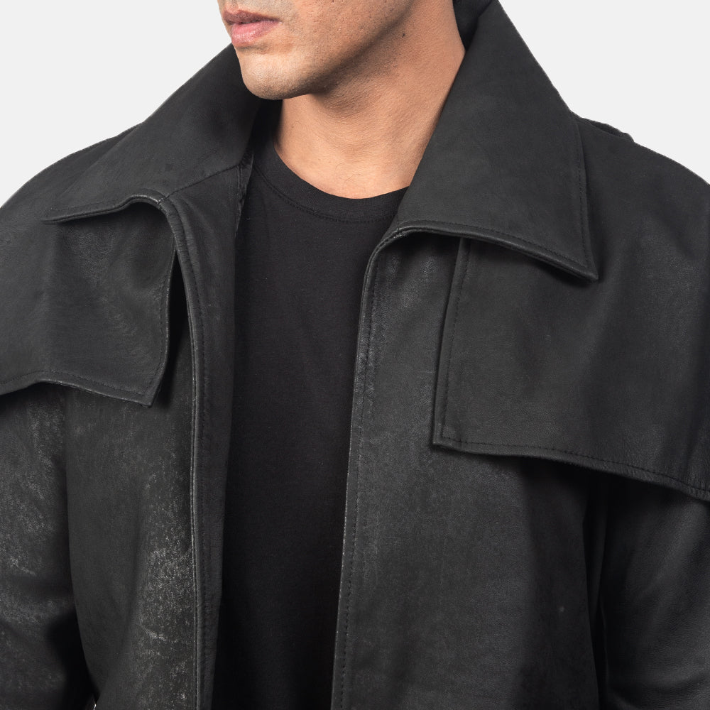 Close-Up Detail of Classic Collar &amp; Heavy-Duty Zipper Hardware on Men's Classic Distressed Sort Leather Duster til Mænd
