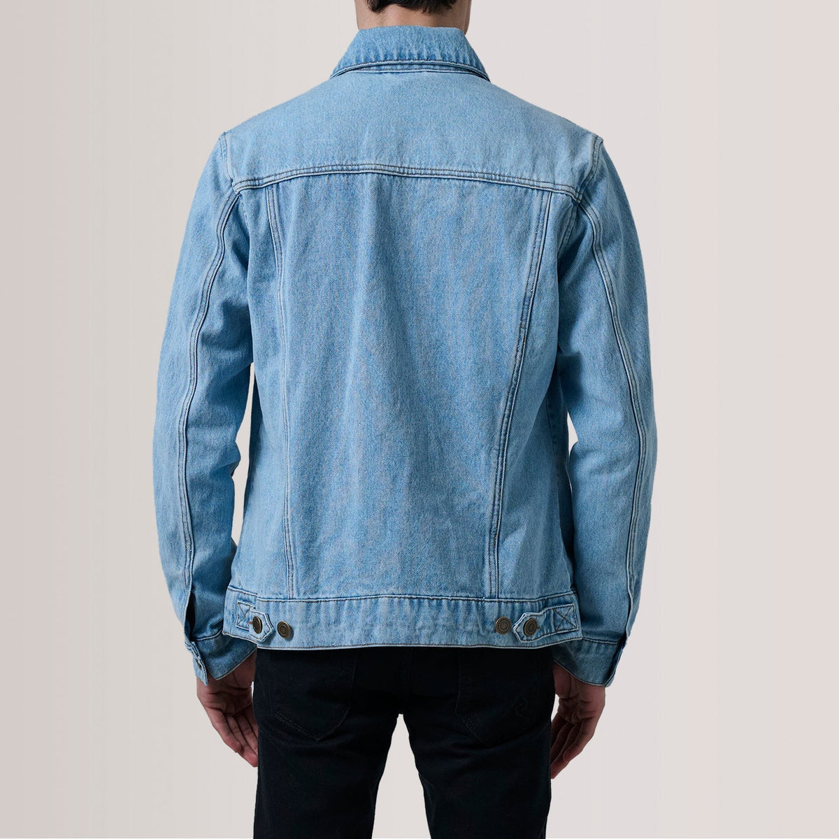 Close-Up Detail of Classic Collar &amp; Heavy-Duty Zipper Hardware on Conard Light Blue Denim Trucker Læderjakke til Mænd For Men