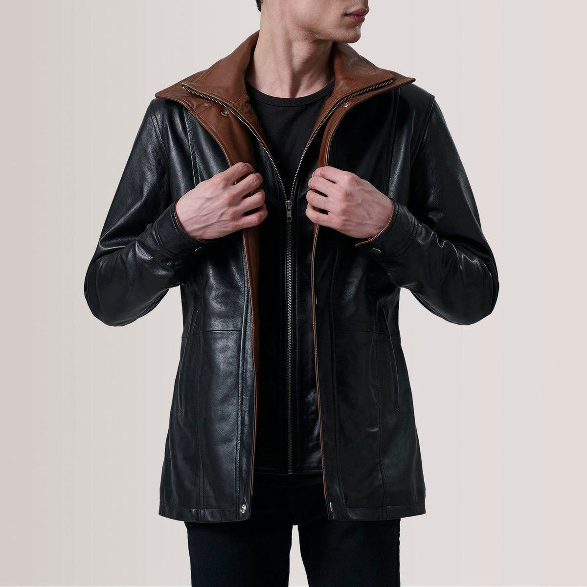 
Connor Black Leather Coat For Men in Black Sheepskin Leather - Forfra med skræddersyet silhuet | Køb online