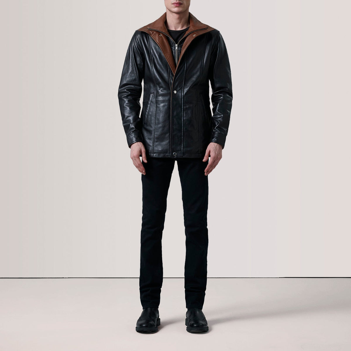 
Black Sheepskin leather Coat - Bagfra med tilpassede skuldre og ren kant