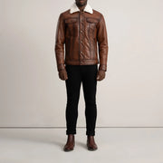 Dallis Brun Leather Shearling Trucker Læderjakke til Mænd - Lateral Side Profile View Showing Sleeve Cut &amp; Athletic Taper Fit