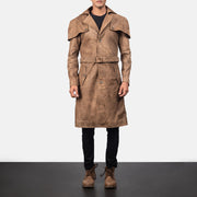 Close-Up Detail of Classic Collar &amp; Buttons + Belt Hardware on Men's Deux Brun Leather Duster til Mænd
