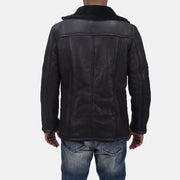 Close-Up Detail of Notch &amp; Button Hardware on Men's Furcliff Double Face Shearling Leather Coat til Mænd