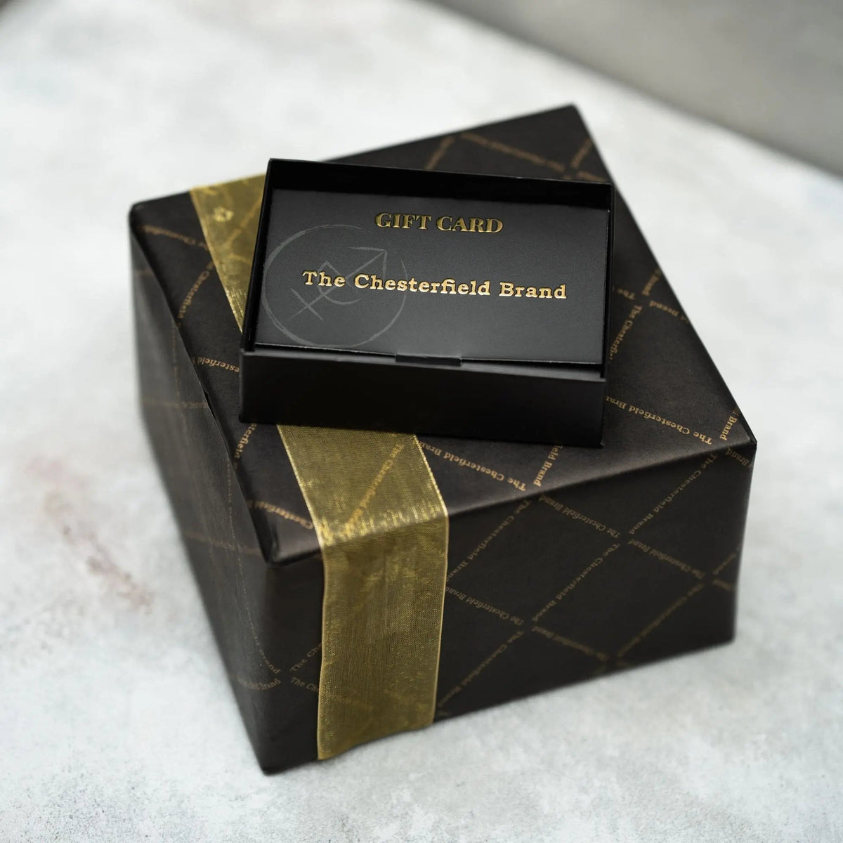 
Giftset Leather Writing Case and Pen (Passport holder) in Classic Full-Grain Leather - Forfra med skræddersyet silhuet | Køb online