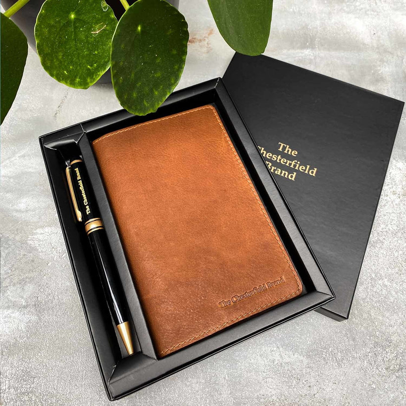 Giftset Leather Writing Case and Pen (Passport holder) til Kvinder