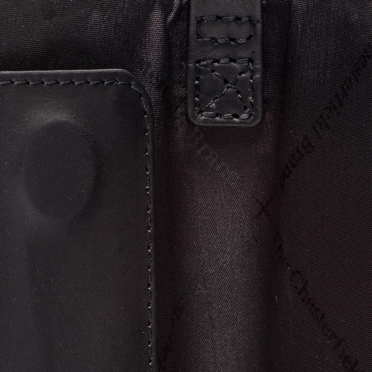 Styled Fit Perspective of Glasses Case Maplewood til Kvinder on Model - Natural Daylight Drape