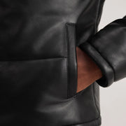 
Indvendig visning Showing Polyester Lining & To funktionelle inderlommer