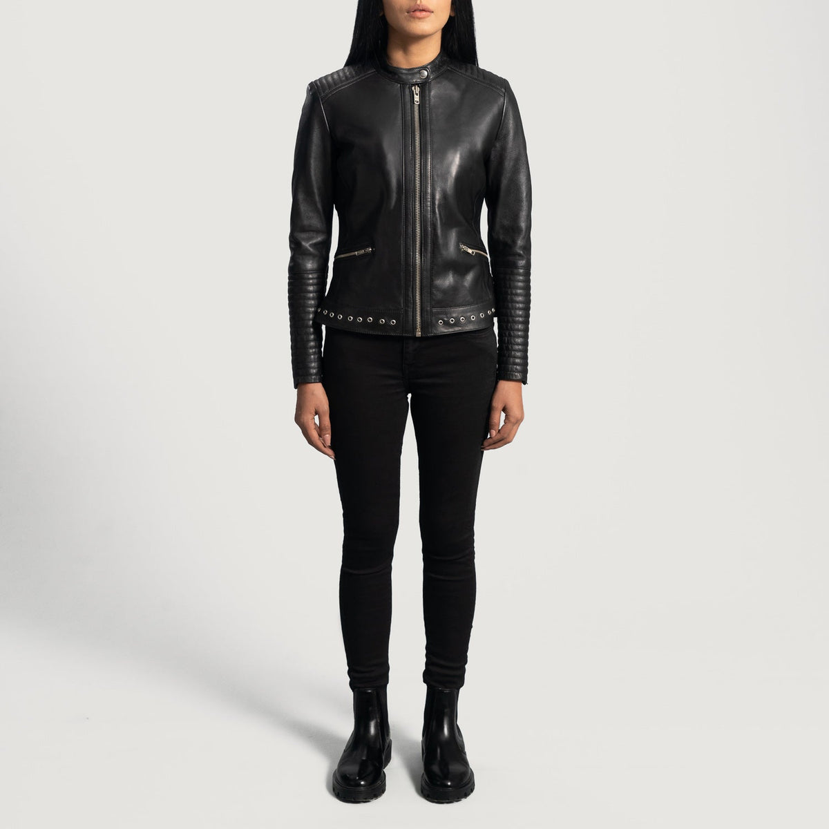 Close-Up Detail of Band with snap button &amp; Zipper Hardware on Women's Haley Ray Sort Læder Bikerjakke til Kvinder