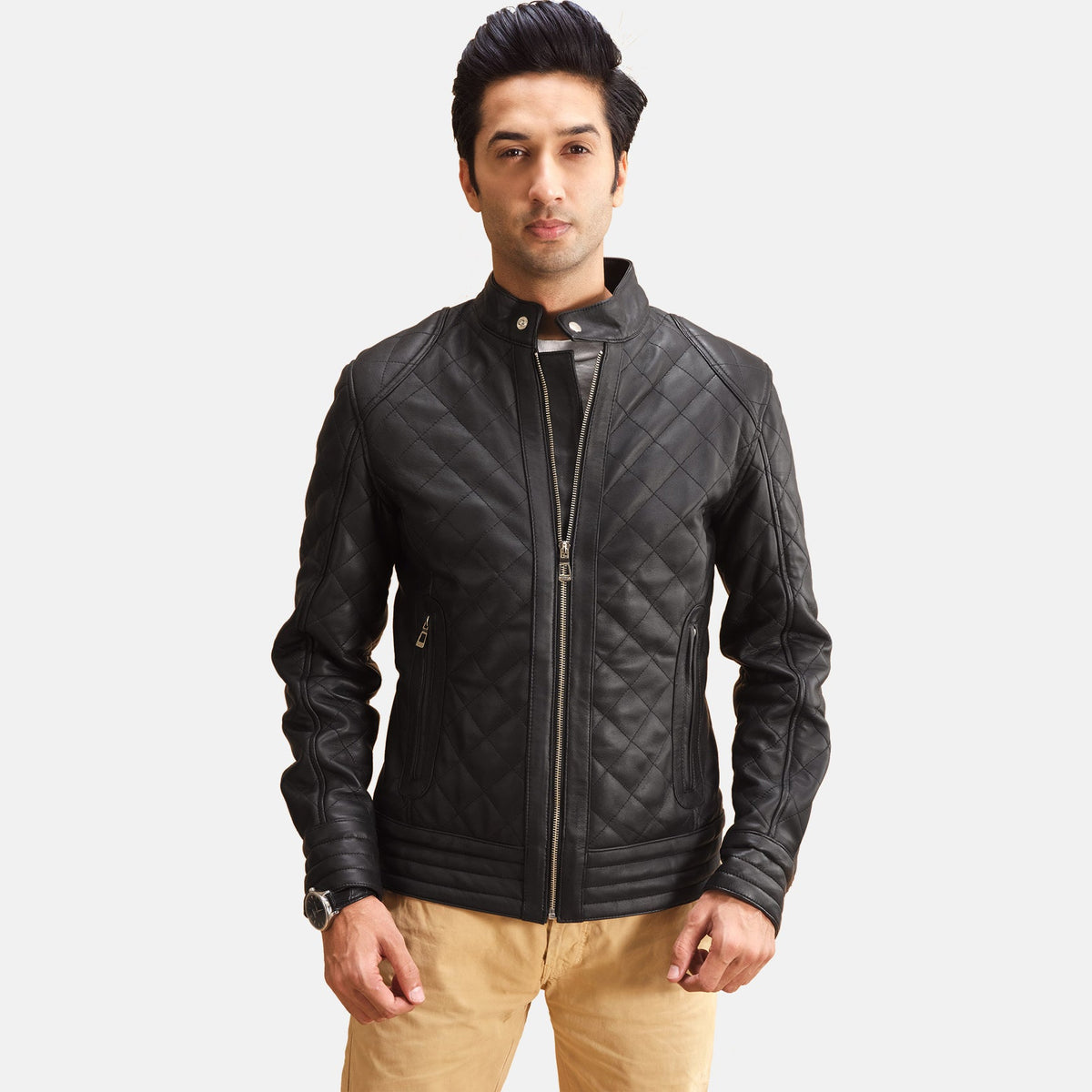 Henry Quilted Sort Læderjakke til Mænd in Black Sheepskin Leather - Front Profile View &amp; Tailored Silhouette | Buy Online