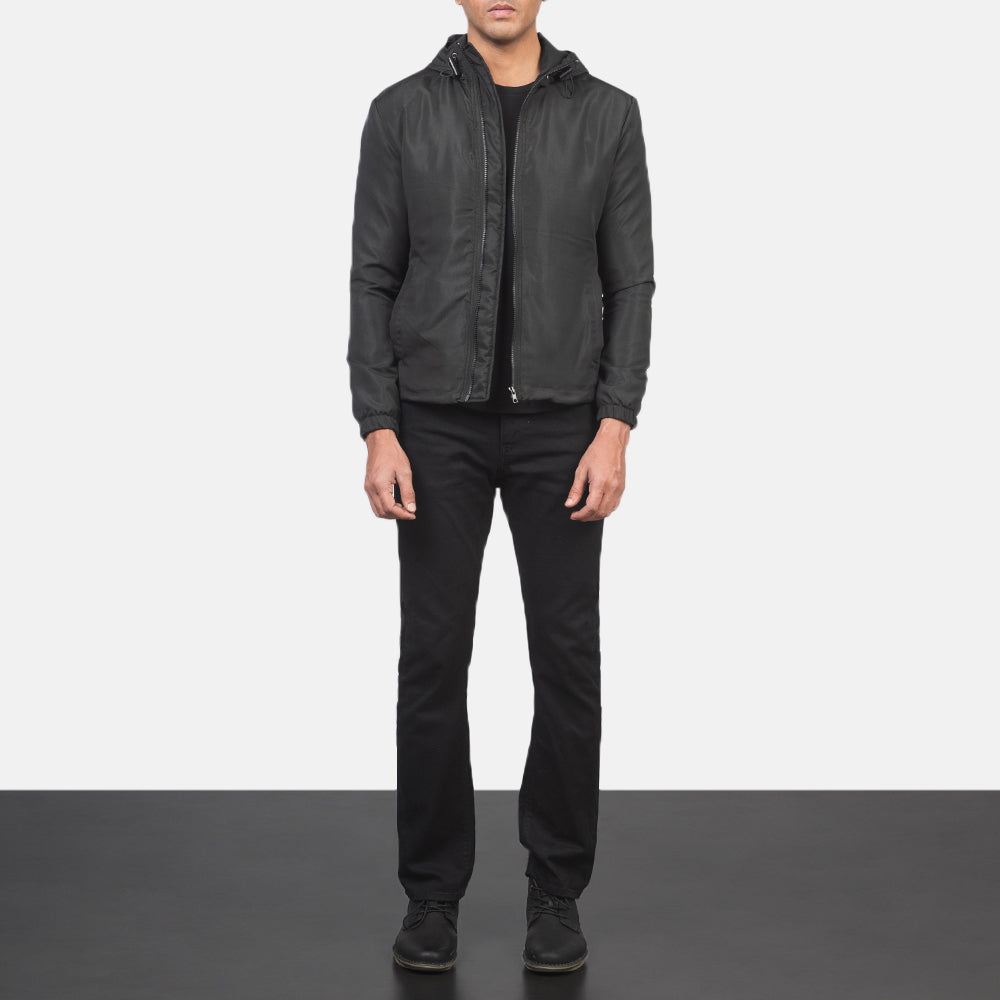 
Jimmy Sort Hooded Windbreaker Læderjakke til Mænd - Sideprofil med ergonomisk ærmesnit