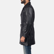Close-Up Detail of Notch &amp; Button + Waist Belt Hardware on Men's Jordan Sort Leather Coat til Mænd