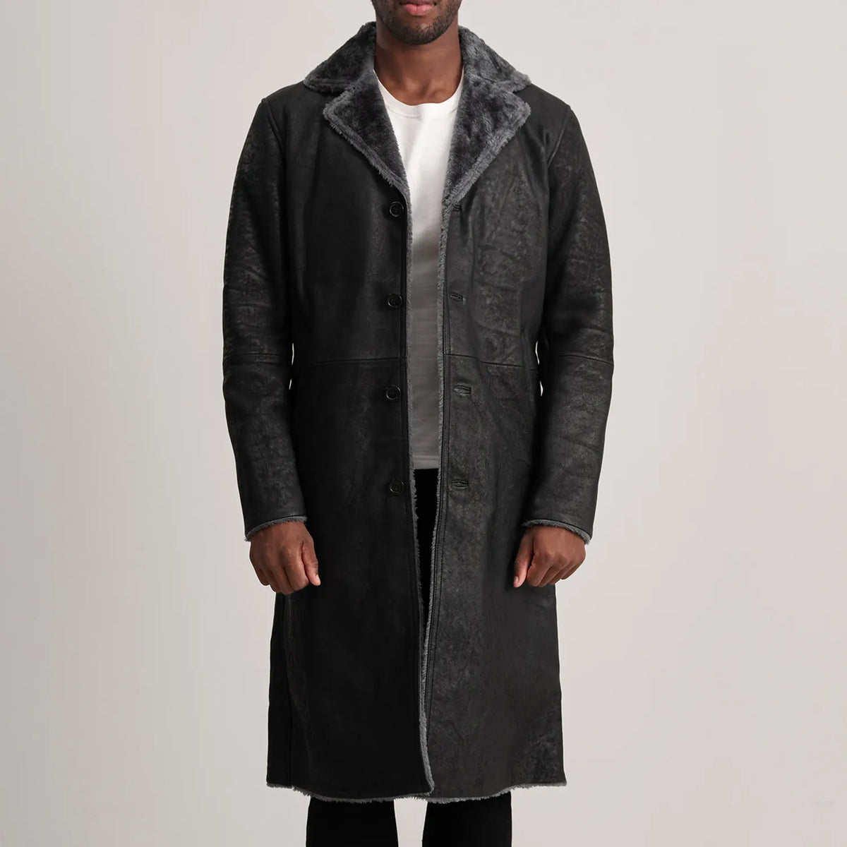
Kolby Distressed Black Shearling Long Coat in Distressed Black Sheepskin Snuffed - Forfra med skræddersyet silhuet | Køb online