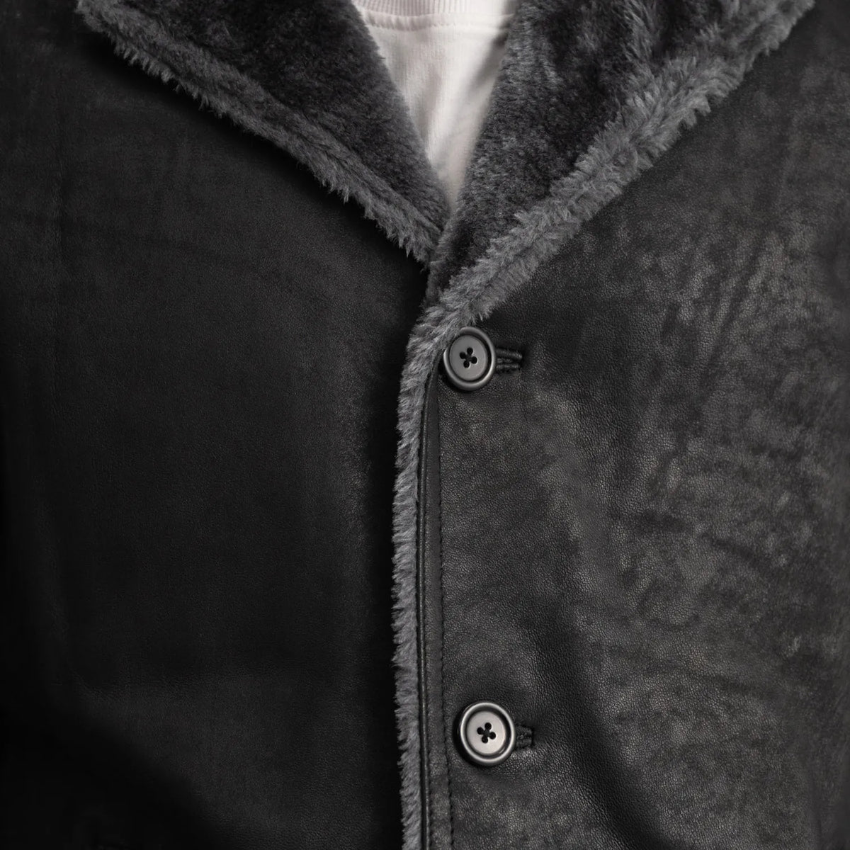 
Nærbillede of Notch & Button Hardware on Kolby Distressed Black Shearling Long Coat