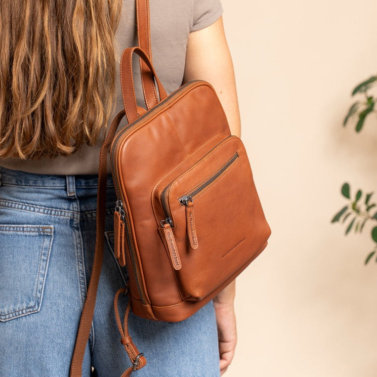 Floran Full-Grain Leather Backpack til Kvinder – alternate product view 2