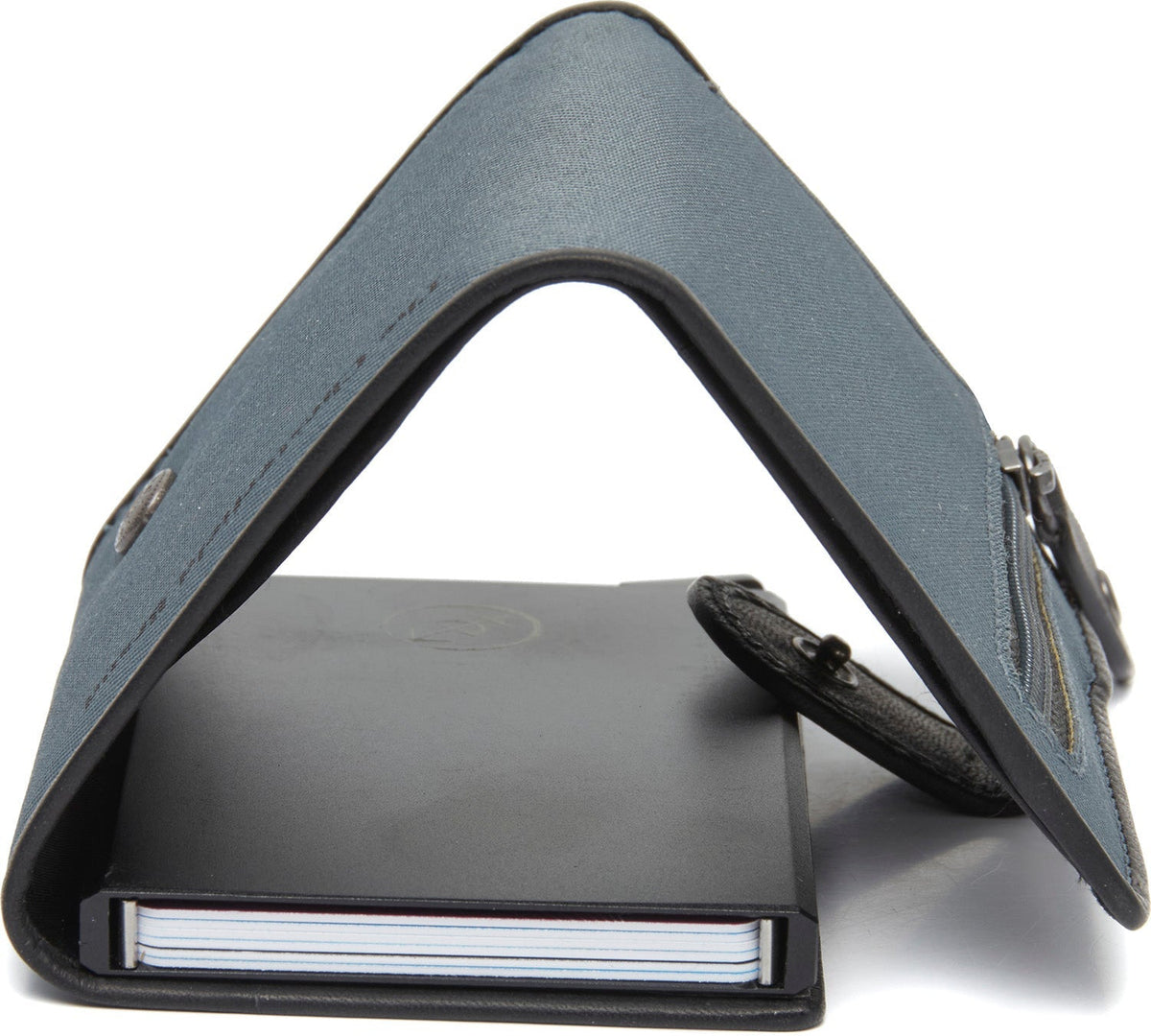 Delsbo Full-Grain Leather Card Holder til Kvinder - Structured Side Profile Showing Gusset Depth &amp; Expansion Capacity